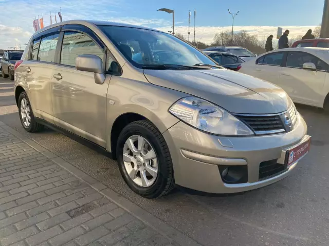 Nissan Nissan Tiida 2010